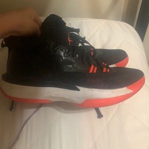 Jordan zions used size 10.5 in men’s